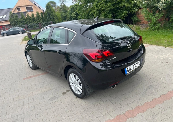 Opel Astra cena 27999 przebieg: 151000, rok produkcji 2011 z Trzebinia małe 466